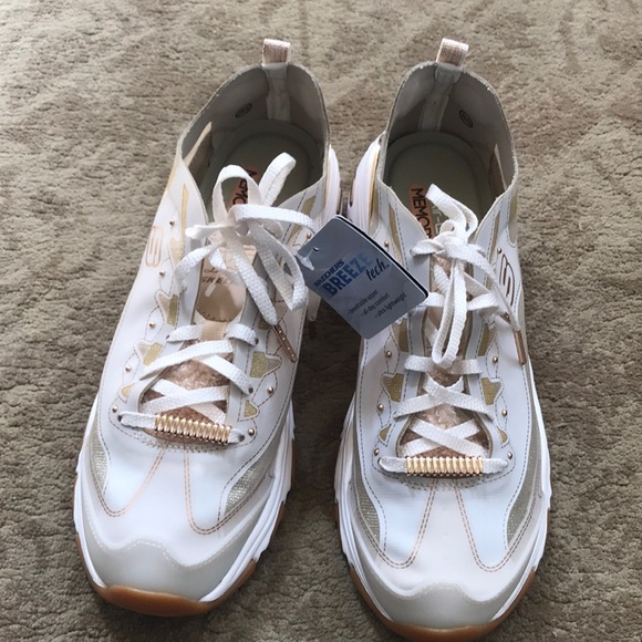 Skechers - Picture 1 of 4